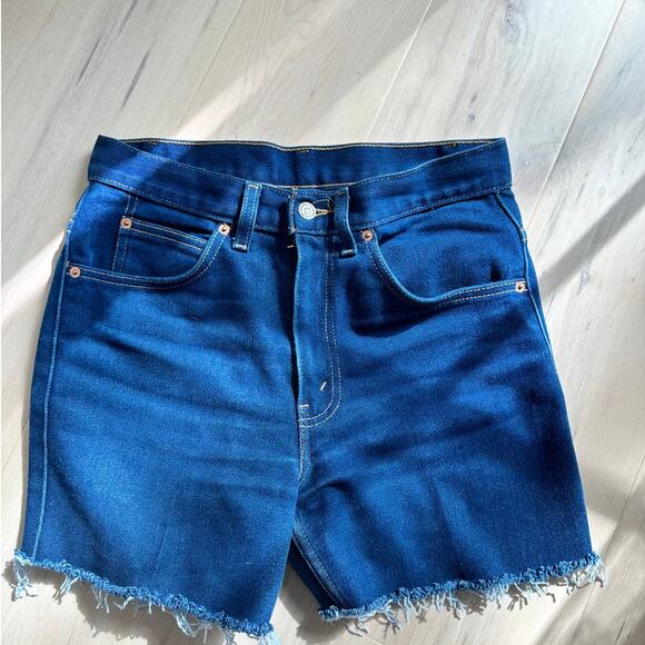 Vintage Levi's Cut off Jean Shorts Dark Wash Size 30 Waist Slim Fit Stretch - Picture 2 of 10